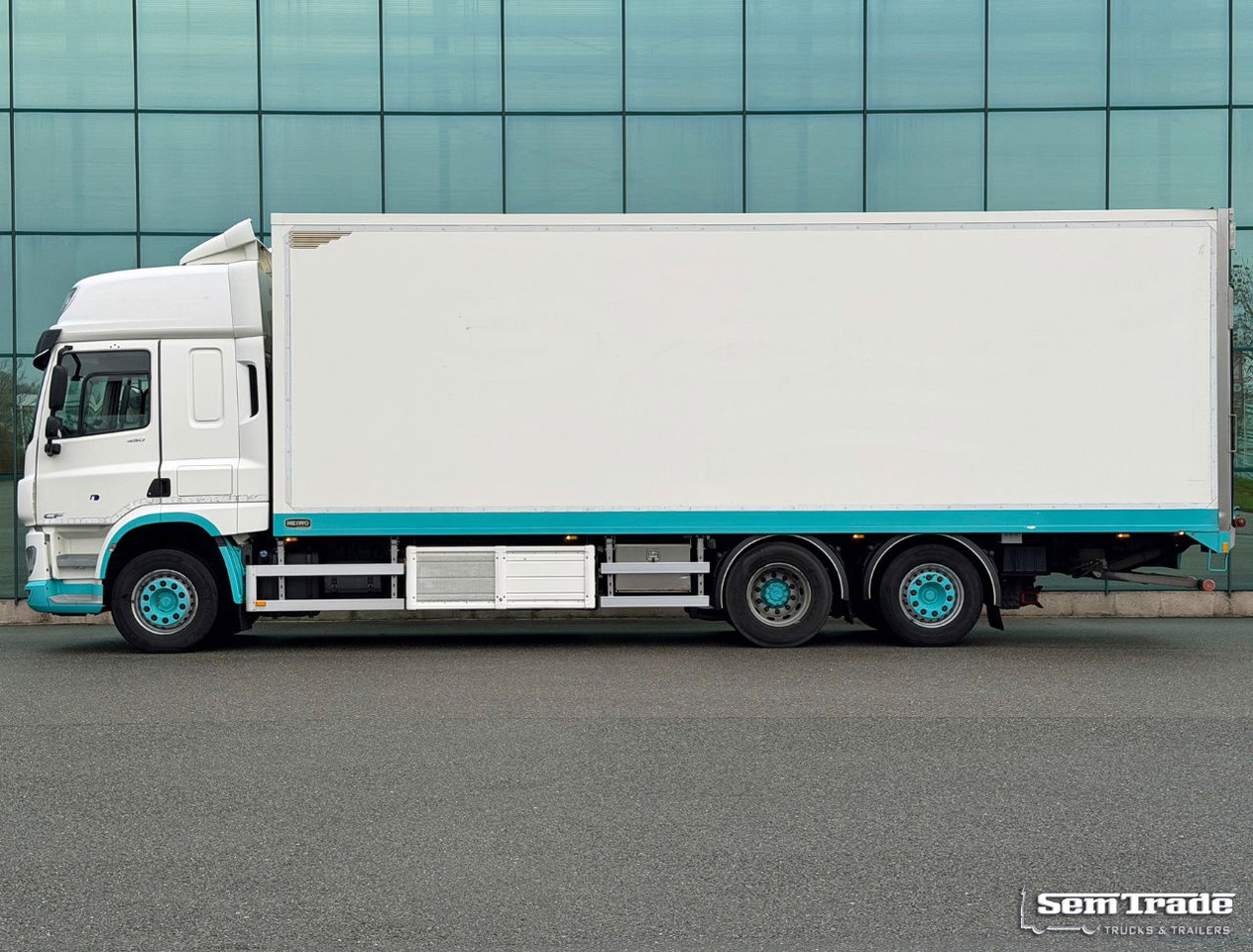 DAF CF 450 SC Heiwo Isolated BOX 875 x 250 x 275 INS. Carrier Cooling 340.000 KM Tail Lift Super Condition NEW APK - TUV - Camião frigorífico: foto 2 DAF CF 450 SC Heiwo Isolated BOX 875 x 250 x 275 INS. Carrier Cooling 340.000 KM Tail Lift Super Condition NEW APK - TUV - Camião frigorífico: foto 2