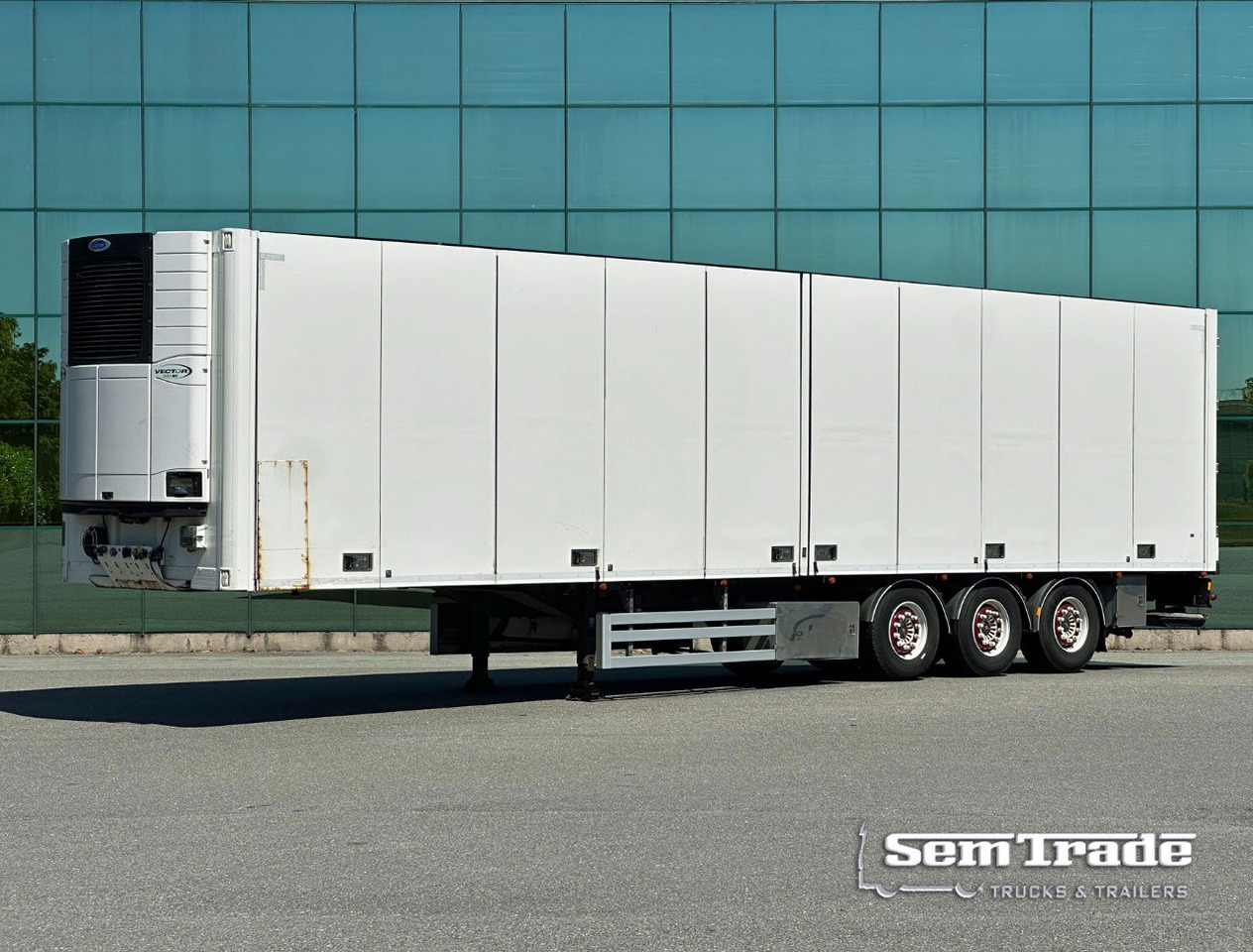 Ekeri 3-AS Multi Temp 1335 x 250 x 271 CM Inside Tail Lift - Semi-reboque frigorífico: foto 1 Ekeri 3-AS Multi Temp 1335 x 250 x 271 CM Inside Tail Lift - Semi-reboque frigorífico: foto 1