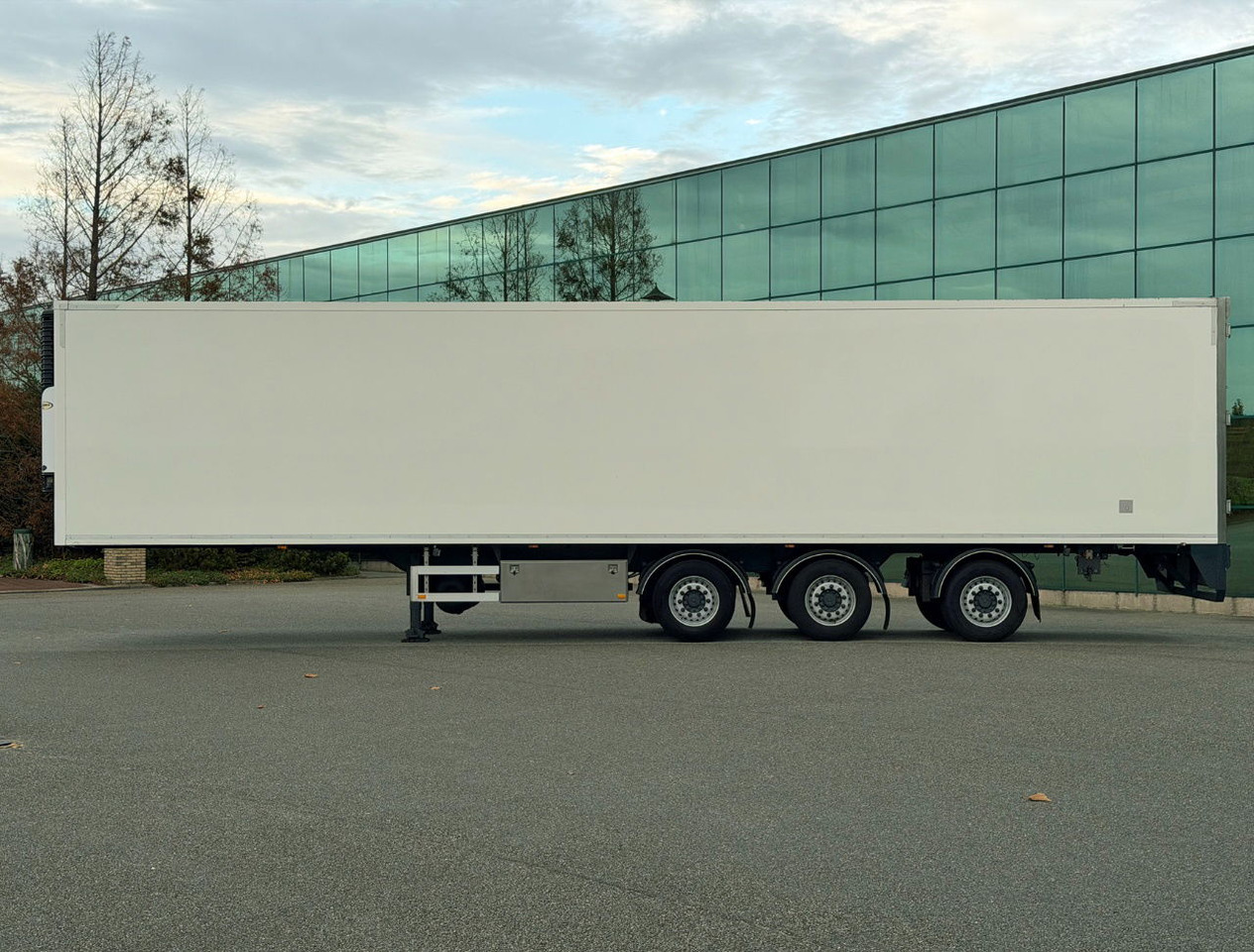 HTF 3-AS Heiwo 1345 x 250 x 265 CM Stuuras Tridec Super Staat NL Trailer - Semi-reboque frigorífico: foto 2 HTF 3-AS Heiwo 1345 x 250 x 265 CM Stuuras Tridec Super Staat NL Trailer - Semi-reboque frigorífico: foto 2