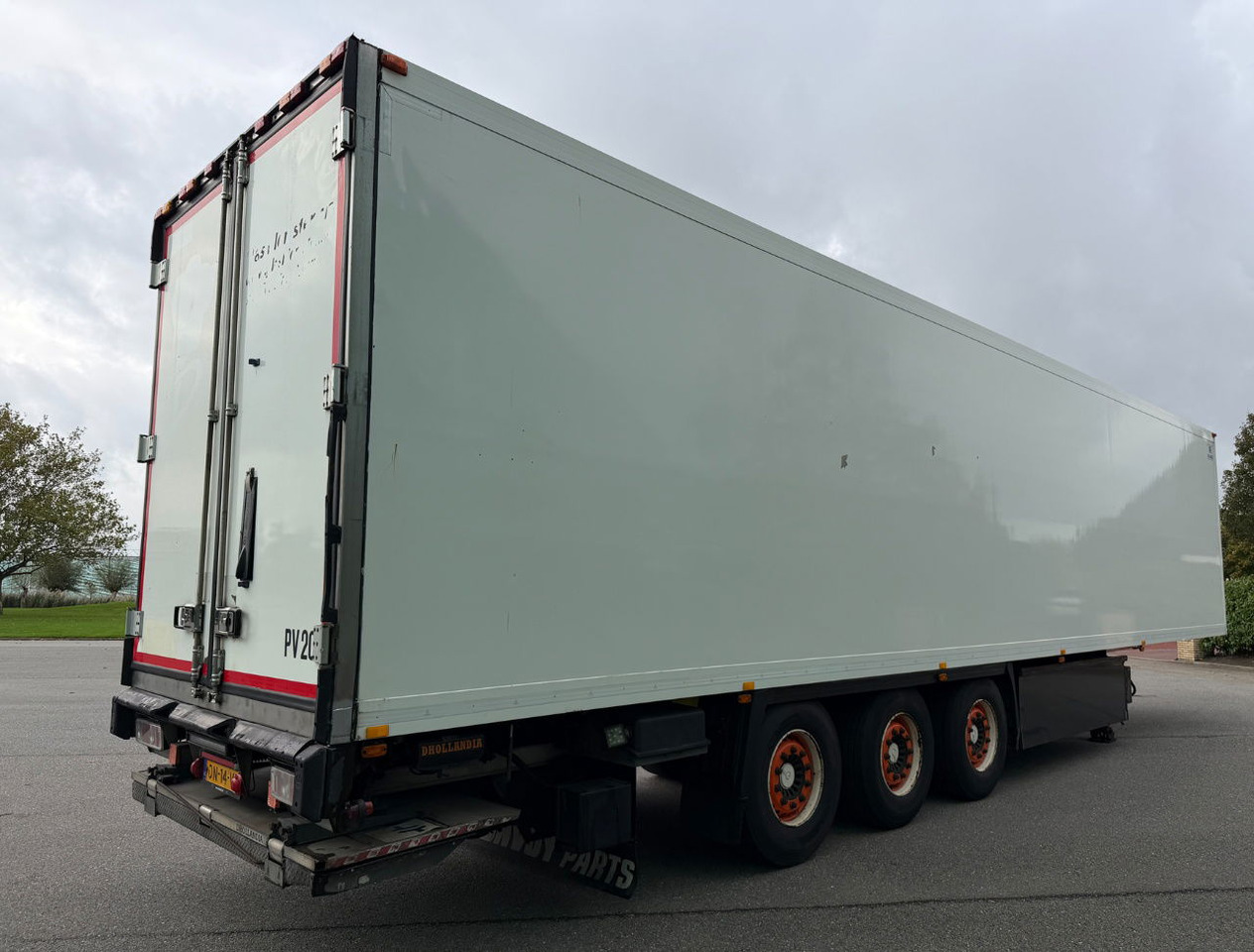 Krone SD Thermo King SLXe Spectrum BI Temp Flower Wide 270 CM High 2.000 KG Lift Disc Brakes NL Trailer - Semi-reboque frigorífico: foto 5 Krone SD Thermo King SLXe Spectrum BI Temp Flower Wide 270 CM High 2.000 KG Lift Disc Brakes NL Trailer - Semi-reboque frigorífico: foto 5