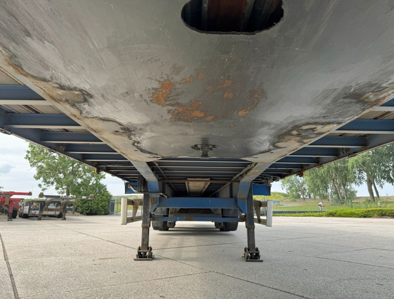 Semi-reboque de lona Renders 3 Axle Disc Brakes Lift Axle Nice Chassis Wooden Floor Sliding Roof: foto 12