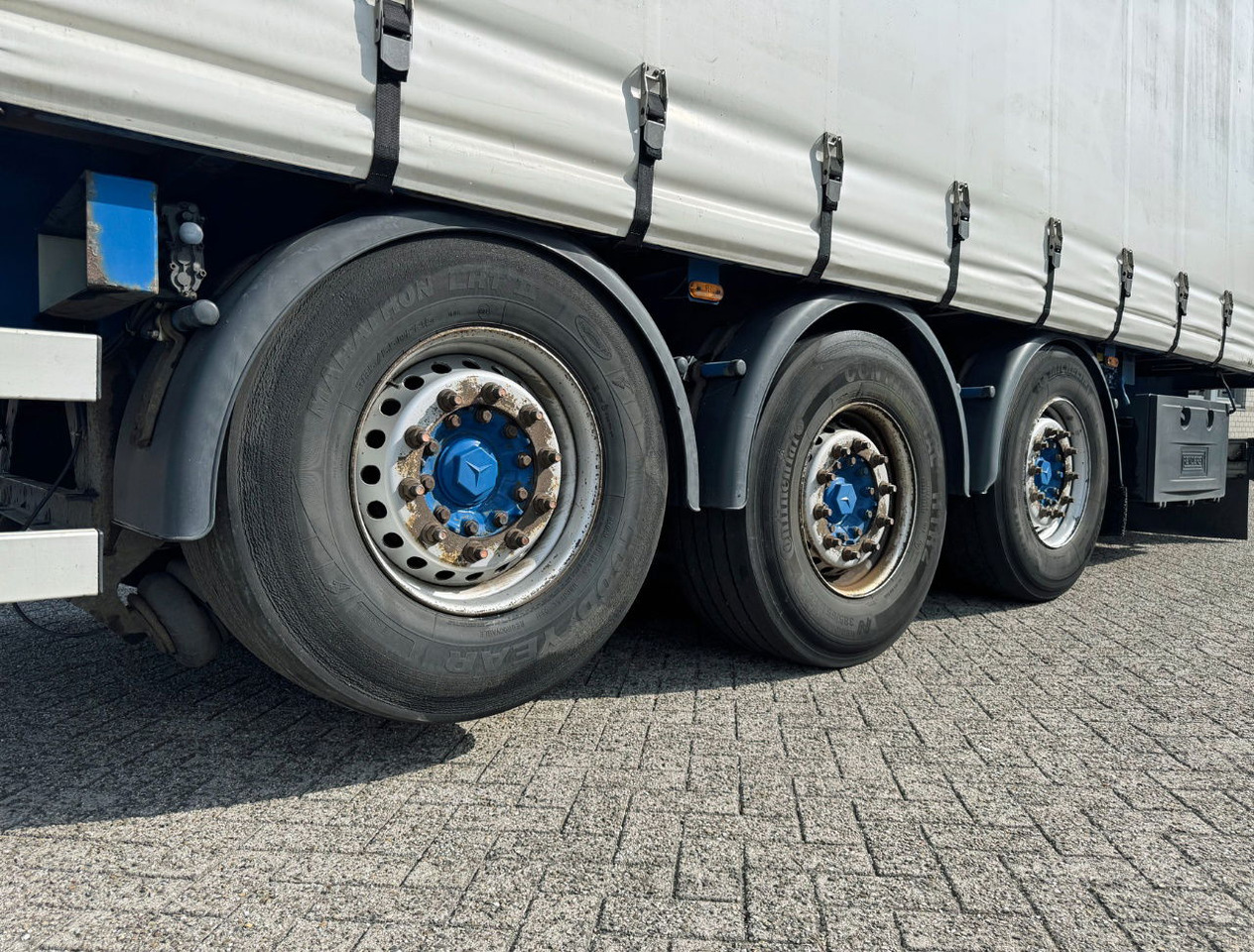 Semi-reboque de lona Renders 3 Axle Disc Brakes Lift Axle Nice Chassis Wooden Floor Sliding Roof: foto 15