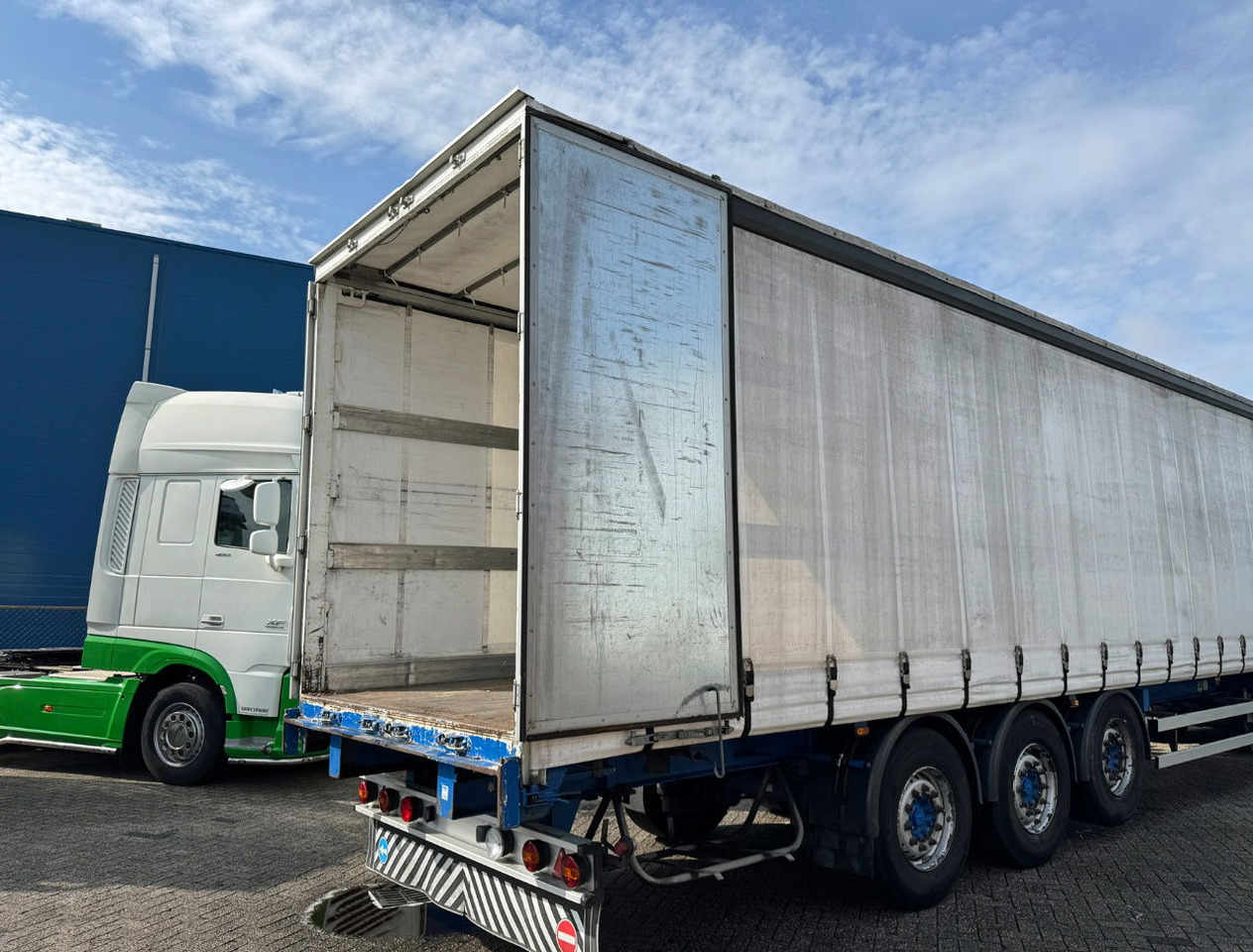 Semi-reboque de lona Renders 3 Axle Disc Brakes Lift Axle Nice Chassis Wooden Floor Sliding Roof: foto 18