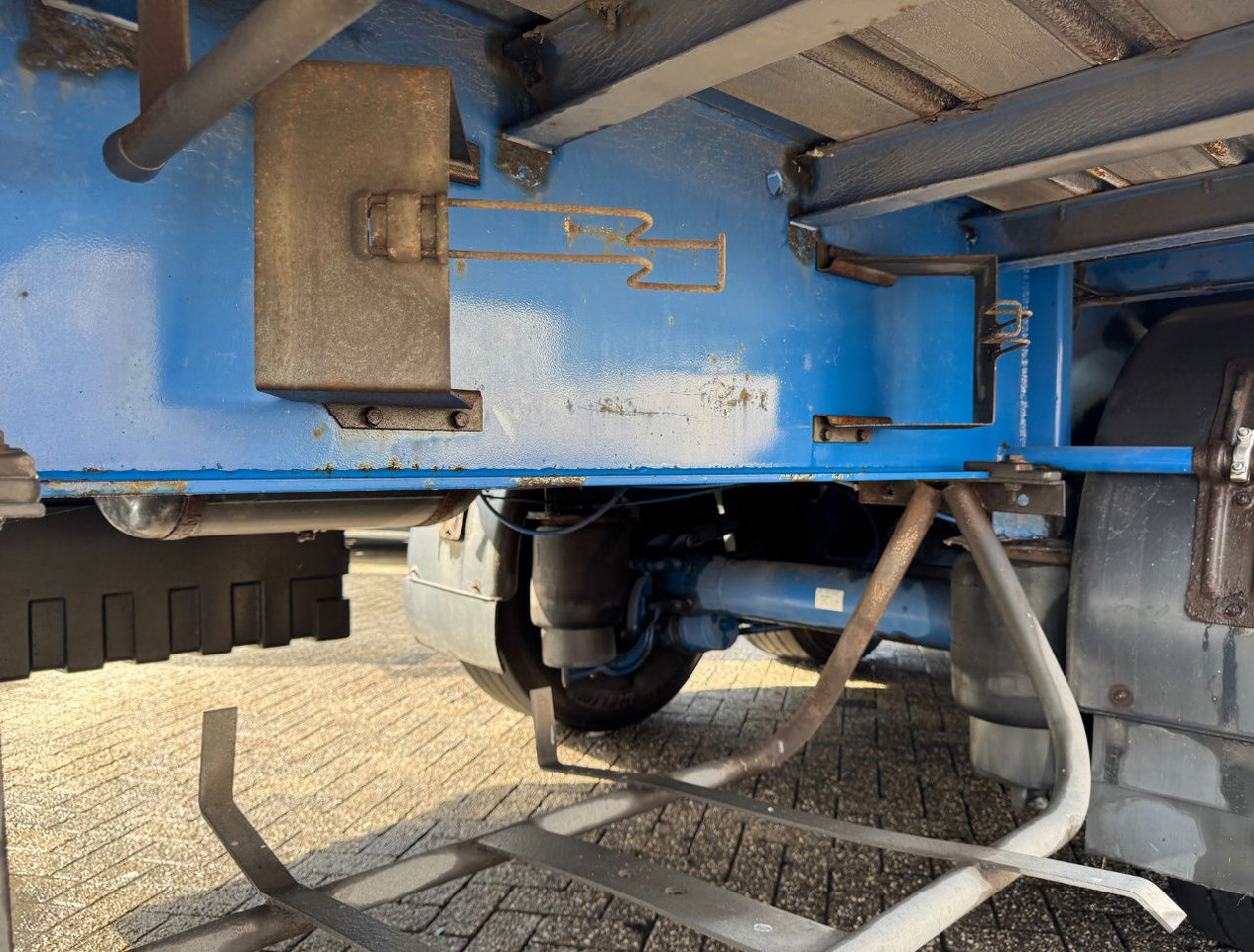Semi-reboque de lona Renders 3 Axle Disc Brakes Lift Axle Nice Chassis Wooden Floor Sliding Roof: foto 14
