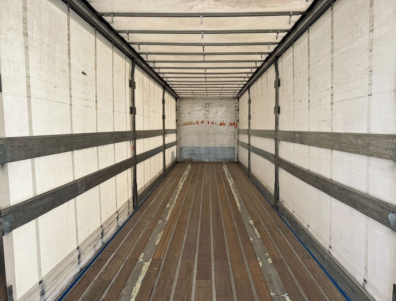 Semi-reboque de lona Renders 3 Axle Disc Brakes Lift Axle Nice Chassis Wooden Floor Sliding Roof: foto 9
