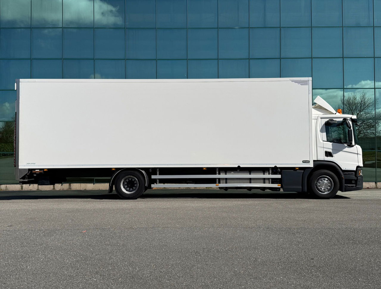 Scania P320 Heiwo 16 Karrenbak 275 CM Hoog Kachel 2.500 KG Klep Super Staat - Camião furgão: foto 5 Scania P320 Heiwo 16 Karrenbak 275 CM Hoog Kachel 2.500 KG Klep Super Staat - Camião furgão: foto 5
