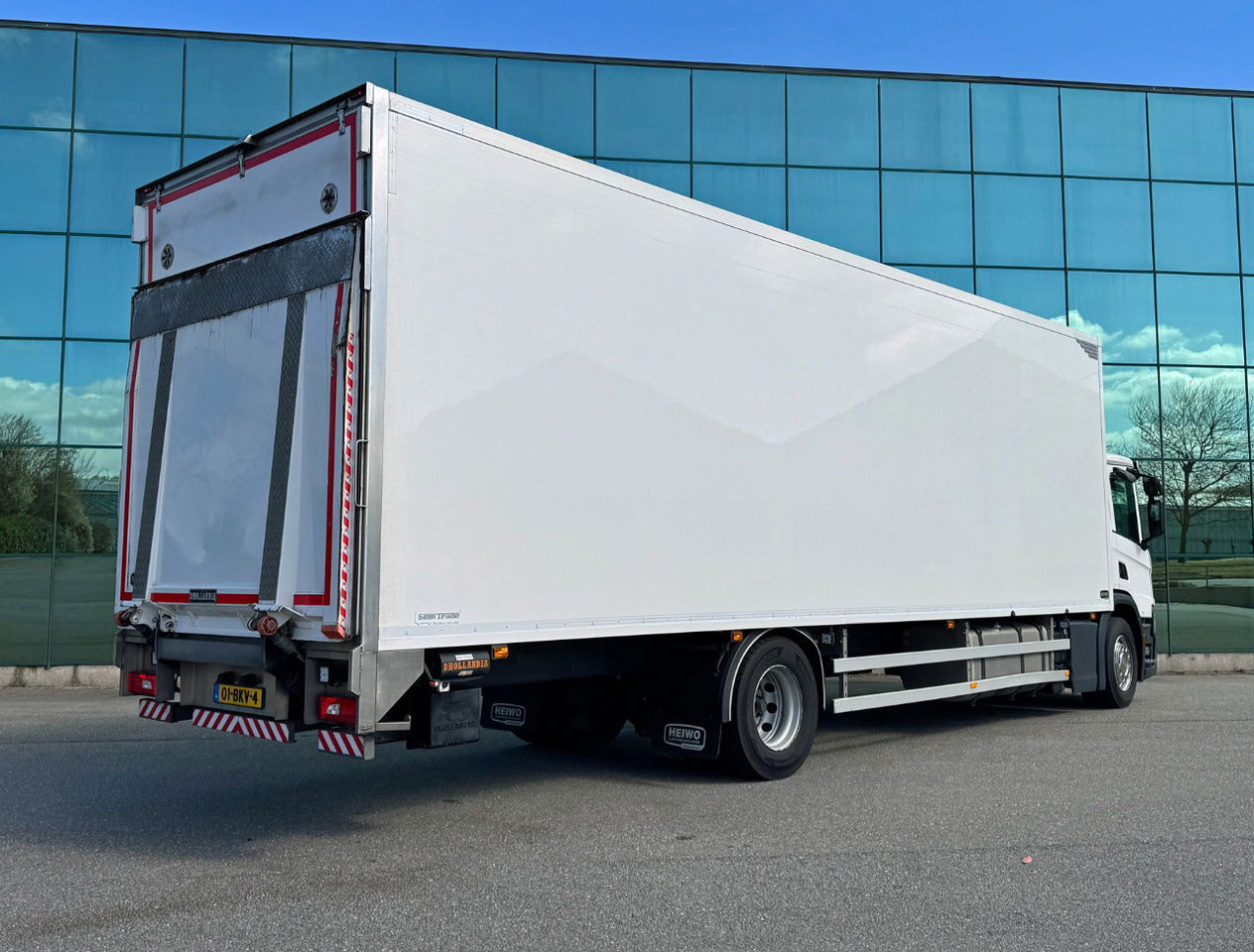 Scania P320 Heiwo 16 Karrenbak 275 CM Hoog Kachel 2.500 KG Klep Super Staat - Camião furgão: foto 4 Scania P320 Heiwo 16 Karrenbak 275 CM Hoog Kachel 2.500 KG Klep Super Staat - Camião furgão: foto 4