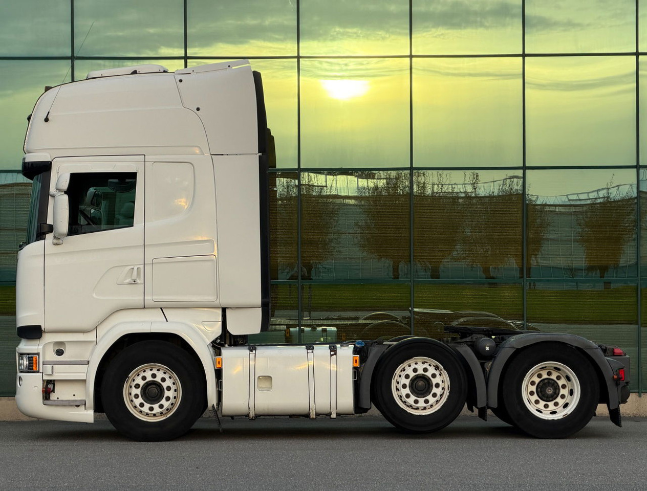 Scania R450 Topline 6X2 Twinsteer Retarder 2X Tanks Park Cooling TOP Condition - Tractor: foto 2 Scania R450 Topline 6X2 Twinsteer Retarder 2X Tanks Park Cooling TOP Condition - Tractor: foto 2