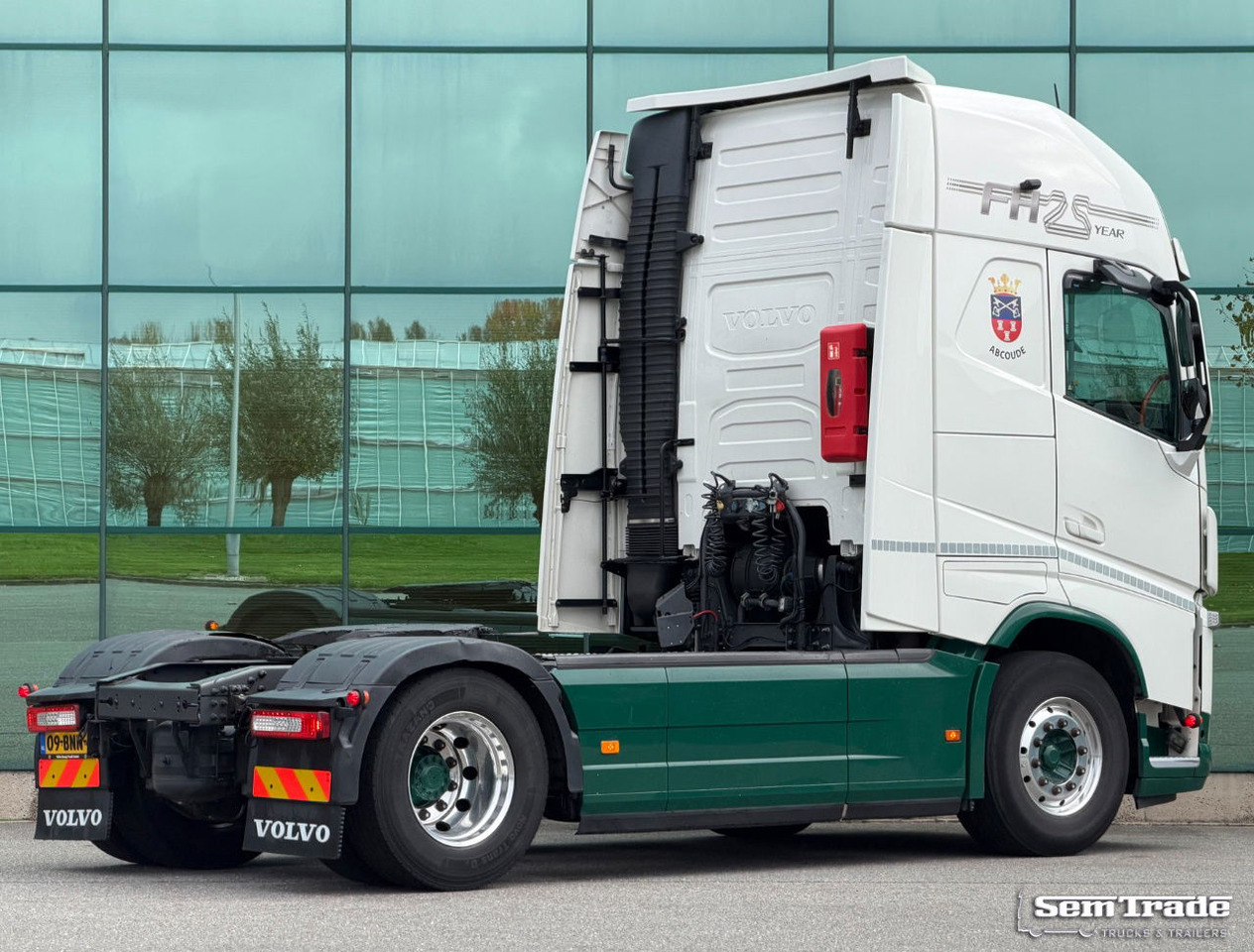 Volvo FH 13.460 I-Park Cool 25 Years Edition 2X Tanks NEW Clutch NEW Brakes Super Condition - Tractor: foto 4 Volvo FH 13.460 I-Park Cool 25 Years Edition 2X Tanks NEW Clutch NEW Brakes Super Condition - Tractor: foto 4