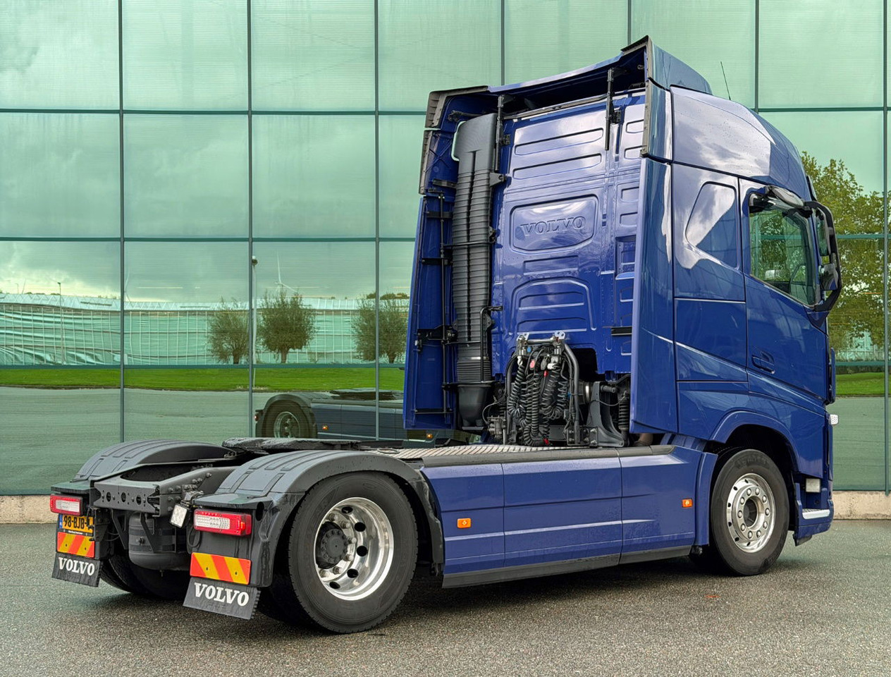 Volvo FH 460 Globetrotter 2x Tanks 811.000 KM TOP Condition NL Truck - Tractor: foto 4 Volvo FH 460 Globetrotter 2x Tanks 811.000 KM TOP Condition NL Truck - Tractor: foto 4