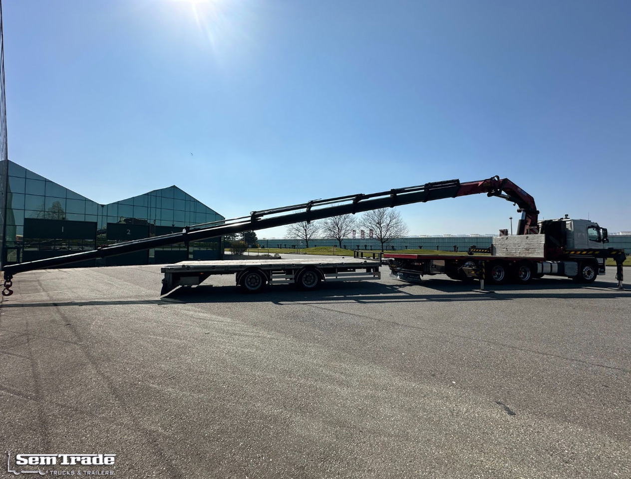 Volvo FMX 540 8X4 HMF 6020 K8 Kraan 231.000 KM + 2023 Sterk Trailer Super Condit - Camião grua: foto 4 Volvo FMX 540 8X4 HMF 6020 K8 Kraan 231.000 KM + 2023 Sterk Trailer Super Condit - Camião grua: foto 4