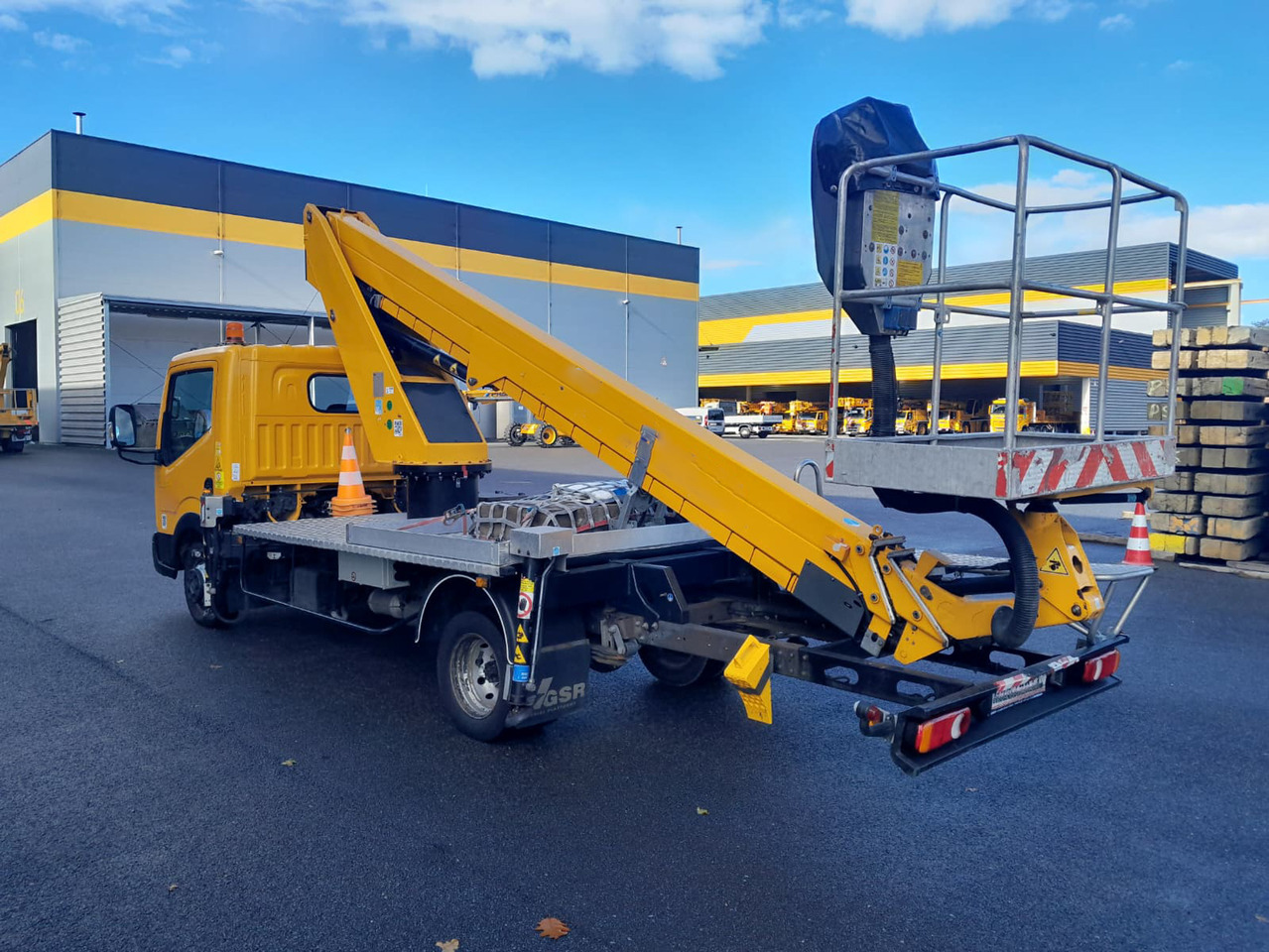 GSR E200T Comfort X - Caminhão com plataforma aérea: foto 2 GSR E200T Comfort X - Caminhão com plataforma aérea: foto 2