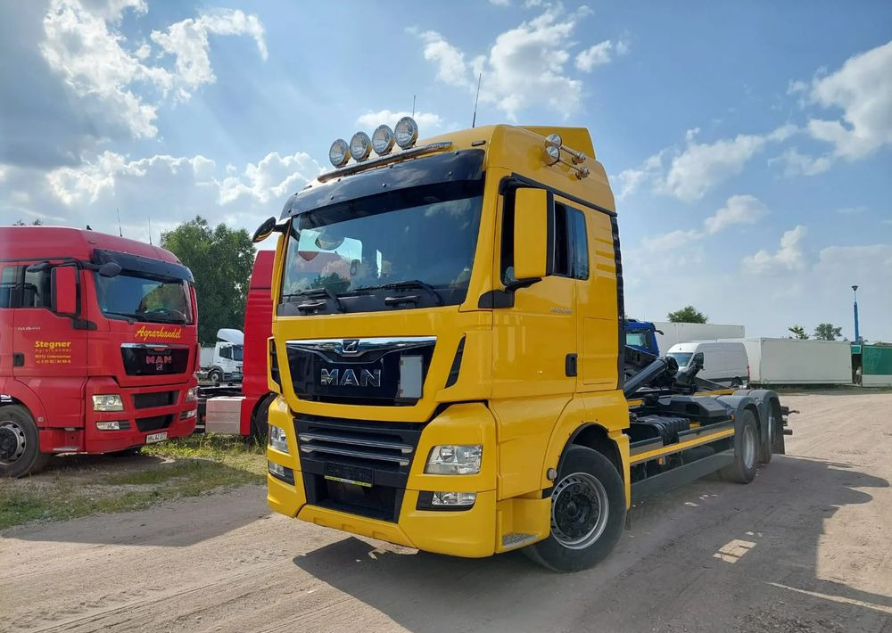 MAN TGX 26-500 Hakowiec oś skrętna - Camião polibenne: foto 2 MAN TGX 26-500 Hakowiec oś skrętna - Camião polibenne: foto 2
