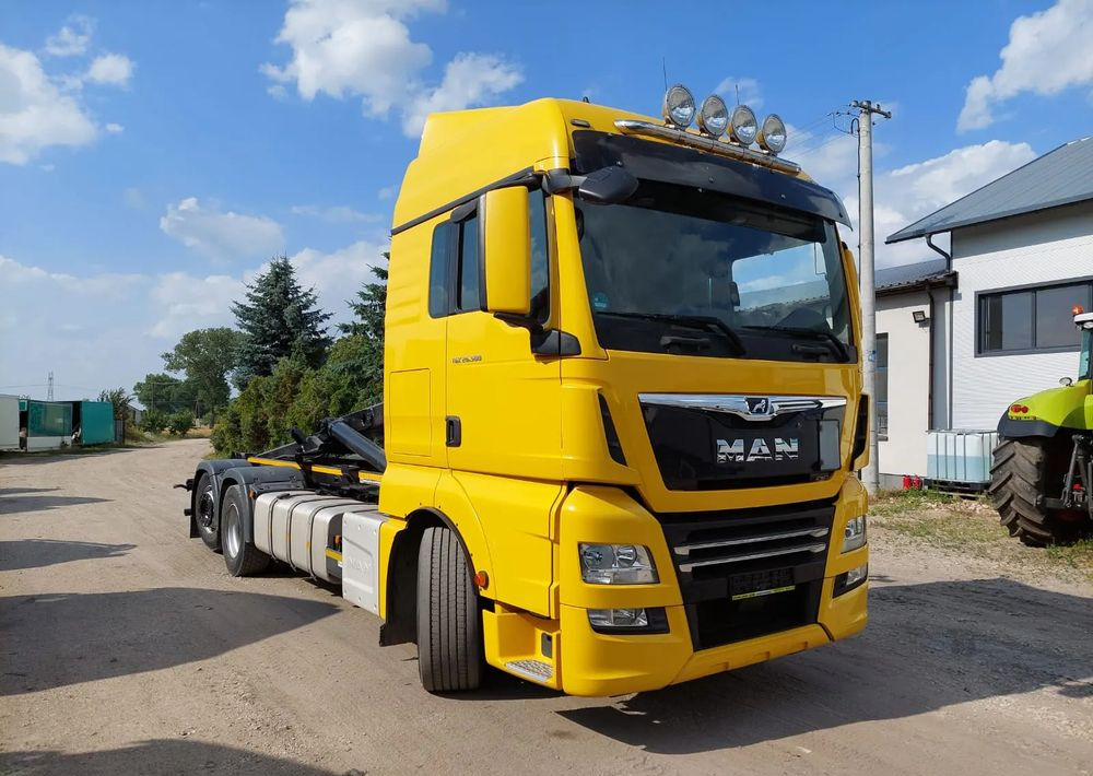 MAN TGX 26-500 Hakowiec oś skrętna - Camião polibenne: foto 4 MAN TGX 26-500 Hakowiec oś skrętna - Camião polibenne: foto 4