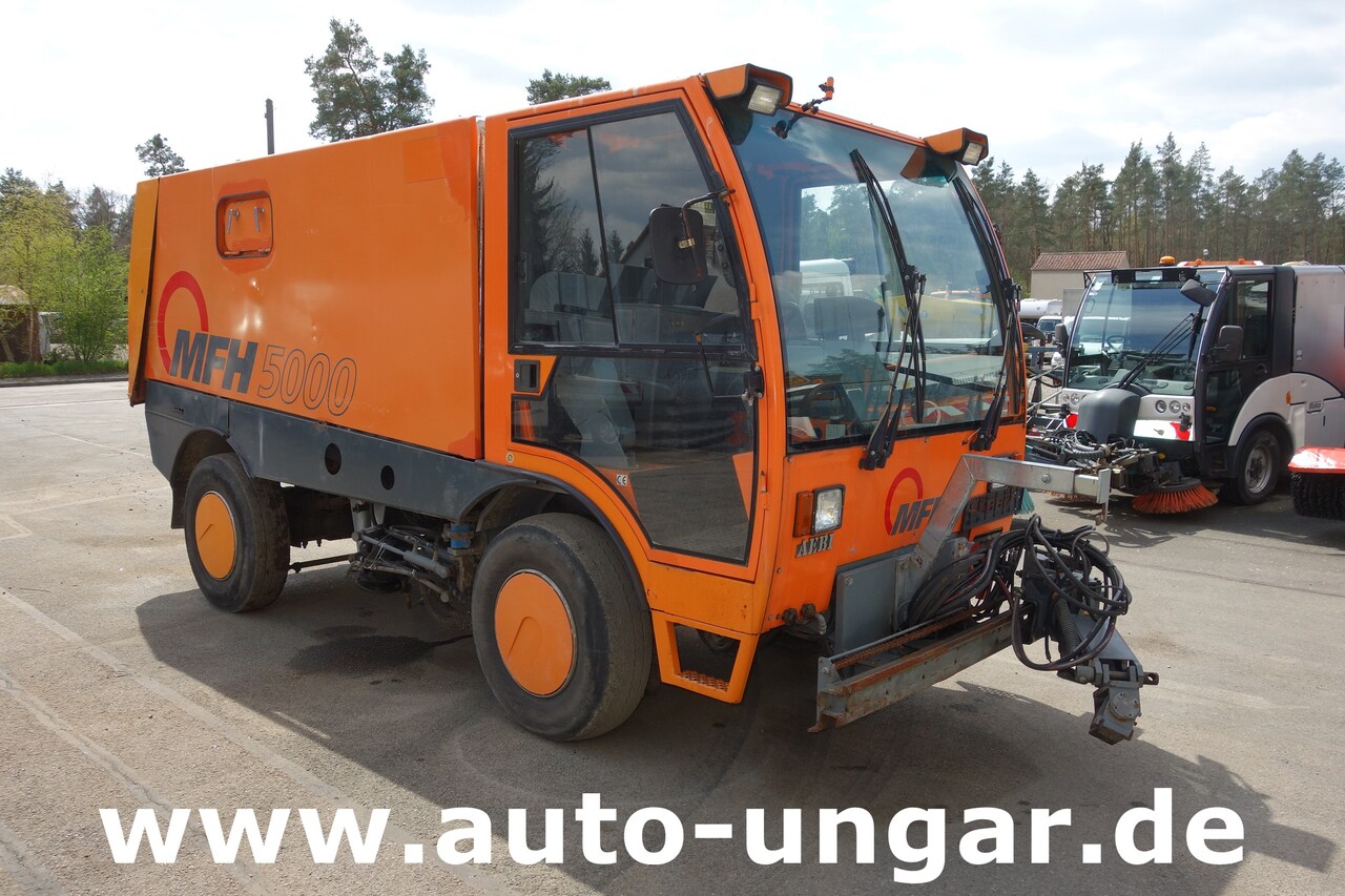 Aebi Schmidt MFH 5000 Kehrmaschine Ersatzteilträger - SpareParts EZ 2000 - Varredora urbana: foto 1 Aebi Schmidt MFH 5000 Kehrmaschine Ersatzteilträger - SpareParts EZ 2000 - Varredora urbana: foto 1