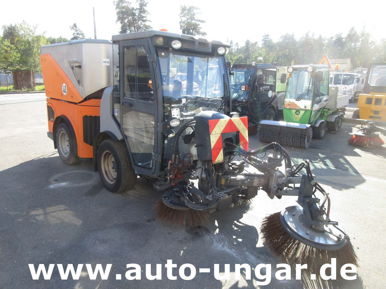 Hako CM 1600 Kehrmaschine 4x4 Baujahr 2018 3 Besen MOTORSCHADEN - Varredora urbana: foto 1 Hako CM 1600 Kehrmaschine 4x4 Baujahr 2018 3 Besen MOTORSCHADEN - Varredora urbana: foto 1