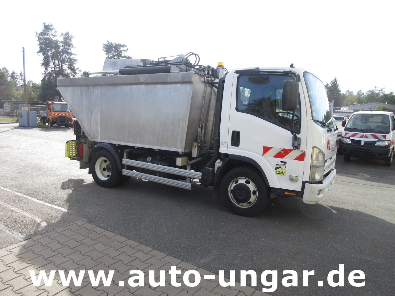 Isuzu NPR 75 Müllwagen Provence Benne - Faun Lifter Presse Kipper Trittbrett Bj 12 - Caminhão de lixo: foto 1 Isuzu NPR 75 Müllwagen Provence Benne - Faun Lifter Presse Kipper Trittbrett Bj 12 - Caminhão de lixo: foto 1