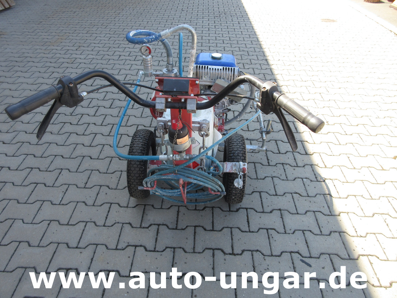 Larius Miro Liner Plus Airless Roadmarking Markiermaschine Bj. 2017 Graco - Máquina de construção: foto 4 Larius Miro Liner Plus Airless Roadmarking Markiermaschine Bj. 2017 Graco - Máquina de construção: foto 4