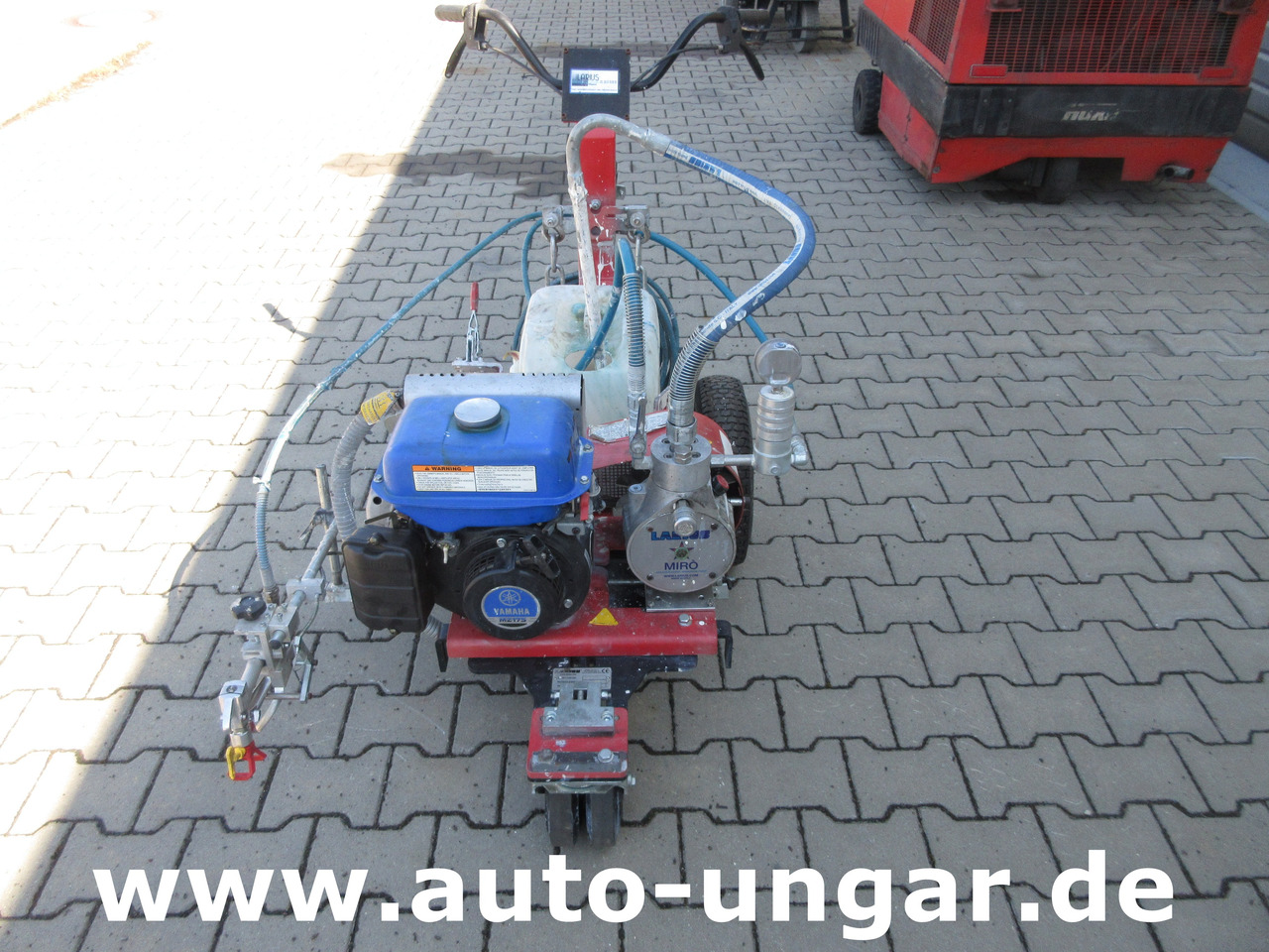 Larius Miro Liner Plus Airless Roadmarking Markiermaschine Bj. 2017 Graco - Máquina de construção: foto 2 Larius Miro Liner Plus Airless Roadmarking Markiermaschine Bj. 2017 Graco - Máquina de construção: foto 2