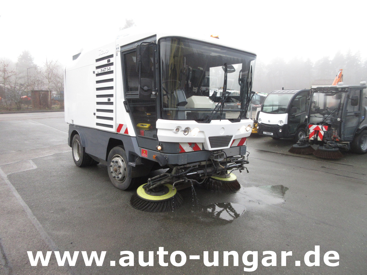 RAVO 545 Compact Kehrmaschine 5m³ Kommunalfahrzeug Baujahr 2010 streetsweeper - Varredora industrial: foto 1 RAVO 545 Compact Kehrmaschine 5m³ Kommunalfahrzeug Baujahr 2010 streetsweeper - Varredora industrial: foto 1