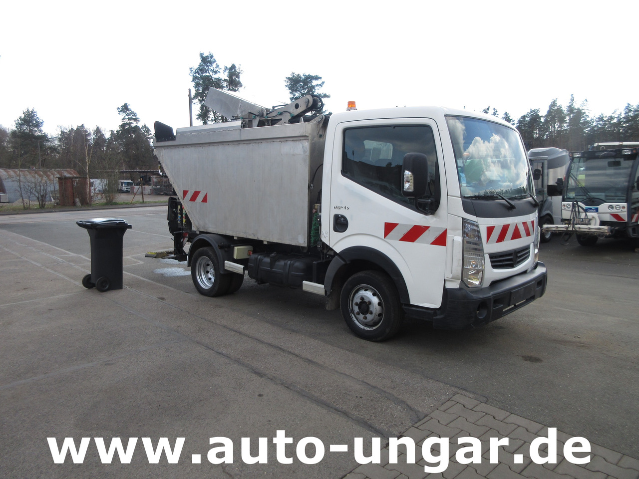 Renault Maxity 130 Müllwagen 3.500kg Lifter Presse Kipper Provence Benne Medium - Caminhão de lixo: foto 1 Renault Maxity 130 Müllwagen 3.500kg Lifter Presse Kipper Provence Benne Medium - Caminhão de lixo: foto 1