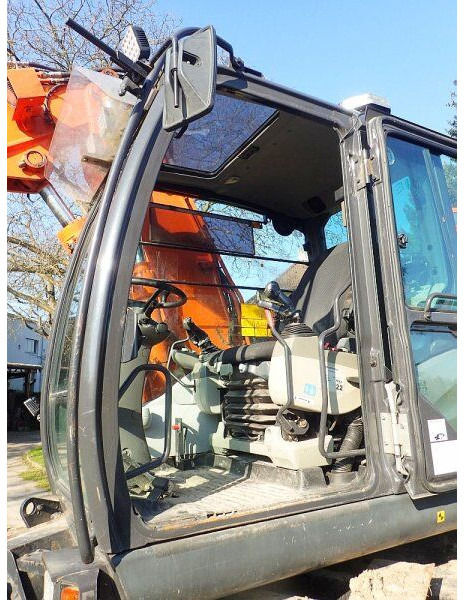 Escavadeira de rodas Hitachi Zaxis 140W-5B: foto 9 Escavadeira de rodas Hitachi Zaxis 140W-5B: foto 9