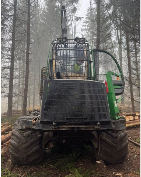 John Deere 1010E 8W - Forwarder: foto 4 John Deere 1010E 8W - Forwarder: foto 4