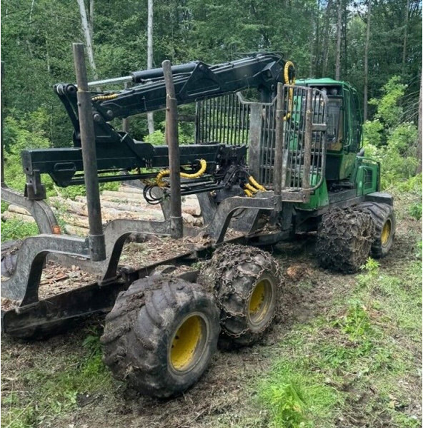 John Deere 1010E 8W - Forwarder: foto 2 John Deere 1010E 8W - Forwarder: foto 2
