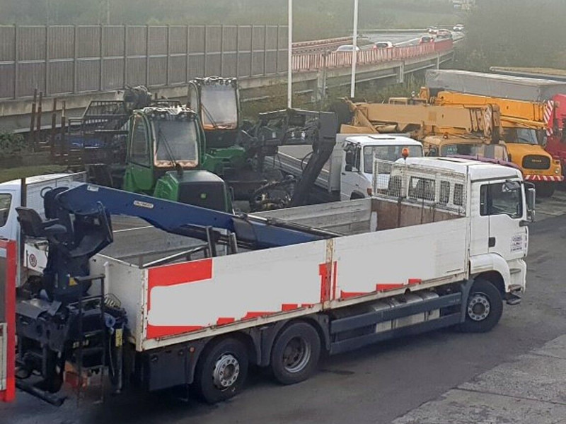 MAN 6x2 EUR4 TGA 26.430 BL crane REMOTE - Camião de caixa aberta/ Plataforma, Camião grua: foto 1 MAN 6x2 EUR4 TGA 26.430 BL crane REMOTE - Camião de caixa aberta/ Plataforma, Camião grua: foto 1