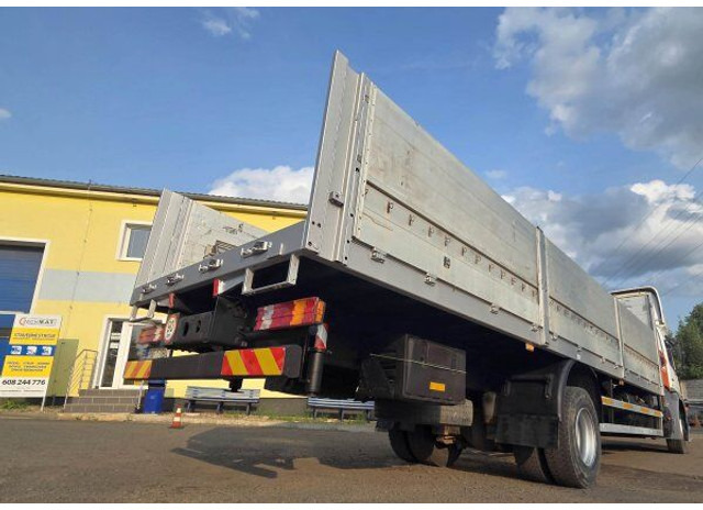 Mercedes-Benz Axor 1824 - Camião de caixa aberta/ Plataforma, Camião grua: foto 4 Mercedes-Benz Axor 1824 - Camião de caixa aberta/ Plataforma, Camião grua: foto 4