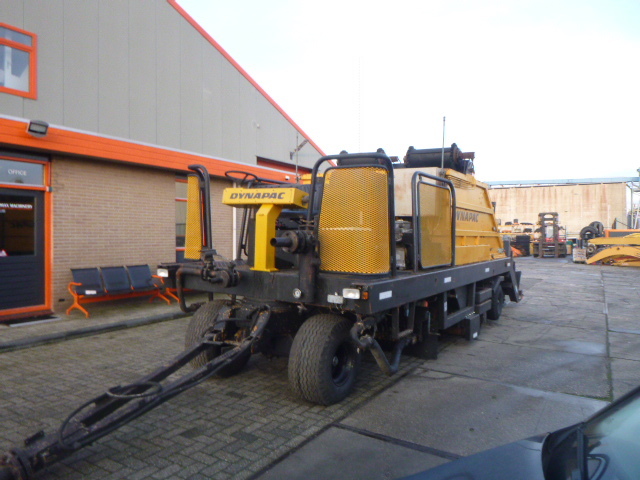 DYNAPAC HR21 Chip Spreader - Máquina de asfalto: foto 4 DYNAPAC HR21 Chip Spreader - Máquina de asfalto: foto 4