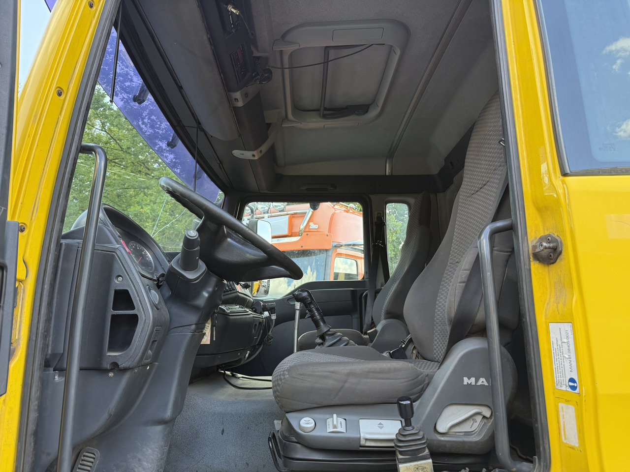 Locação financeira de MAN TGA 26.360 6X2 Kipper Kran Palfinger 15500 MAN TGA 26.360 6X2 Kipper Kran Palfinger 15500: foto 6