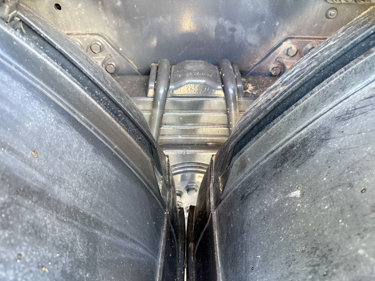 MAN TGS 41.500 8X6 BB Meiller - Camião basculante: foto 3 MAN TGS 41.500 8X6 BB Meiller - Camião basculante: foto 3