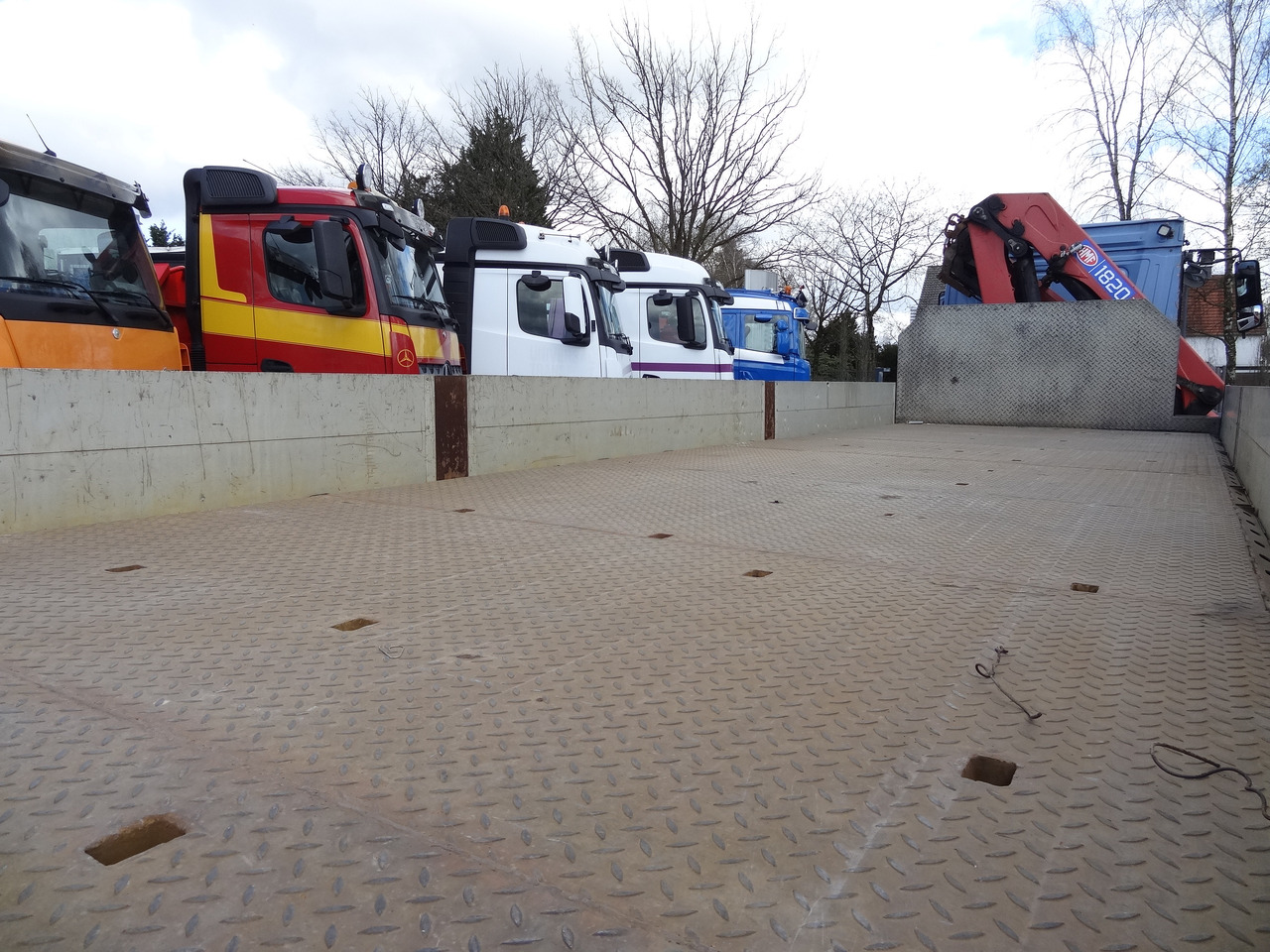 Mercedes-Benz Actros 2533 6X2 HMF 1820 Langmaterial - Camião de caixa aberta/ Plataforma, Camião grua: foto 2 Mercedes-Benz Actros 2533 6X2 HMF 1820 Langmaterial - Camião de caixa aberta/ Plataforma, Camião grua: foto 2