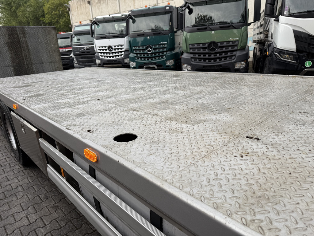 Mercedes-Benz Actros MP3 2532 6X2 Maschinentransporter - Camião de caixa aberta/ Plataforma: foto 2 Mercedes-Benz Actros MP3 2532 6X2 Maschinentransporter - Camião de caixa aberta/ Plataforma: foto 2