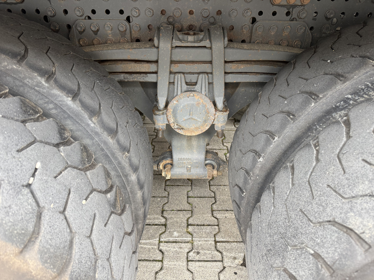 Mercedes-Benz Arocs 3245 K 8X4 - Camião basculante: foto 5 Mercedes-Benz Arocs 3245 K 8X4 - Camião basculante: foto 5