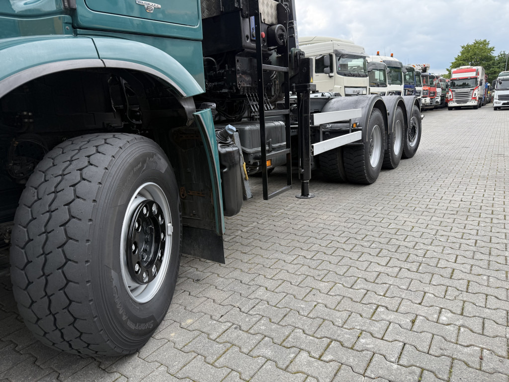 Camião polibenne, Camião grua Mercedes-Benz Arocs 3251 8X4 Haken mit Kran HMF 2620 K5: foto 14