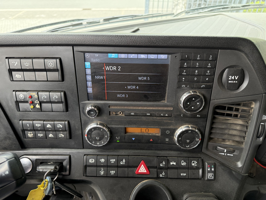 Camião polibenne, Camião grua Mercedes-Benz Arocs 3251 8X4 Haken mit Kran HMF 2620 K5: foto 6