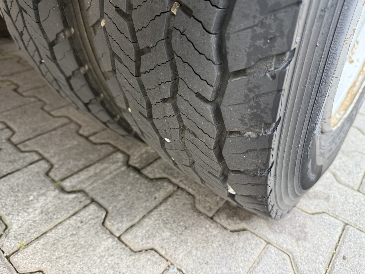 Renault Midlum 180.10 DoKa - Camião furgão: foto 2 Renault Midlum 180.10 DoKa - Camião furgão: foto 2