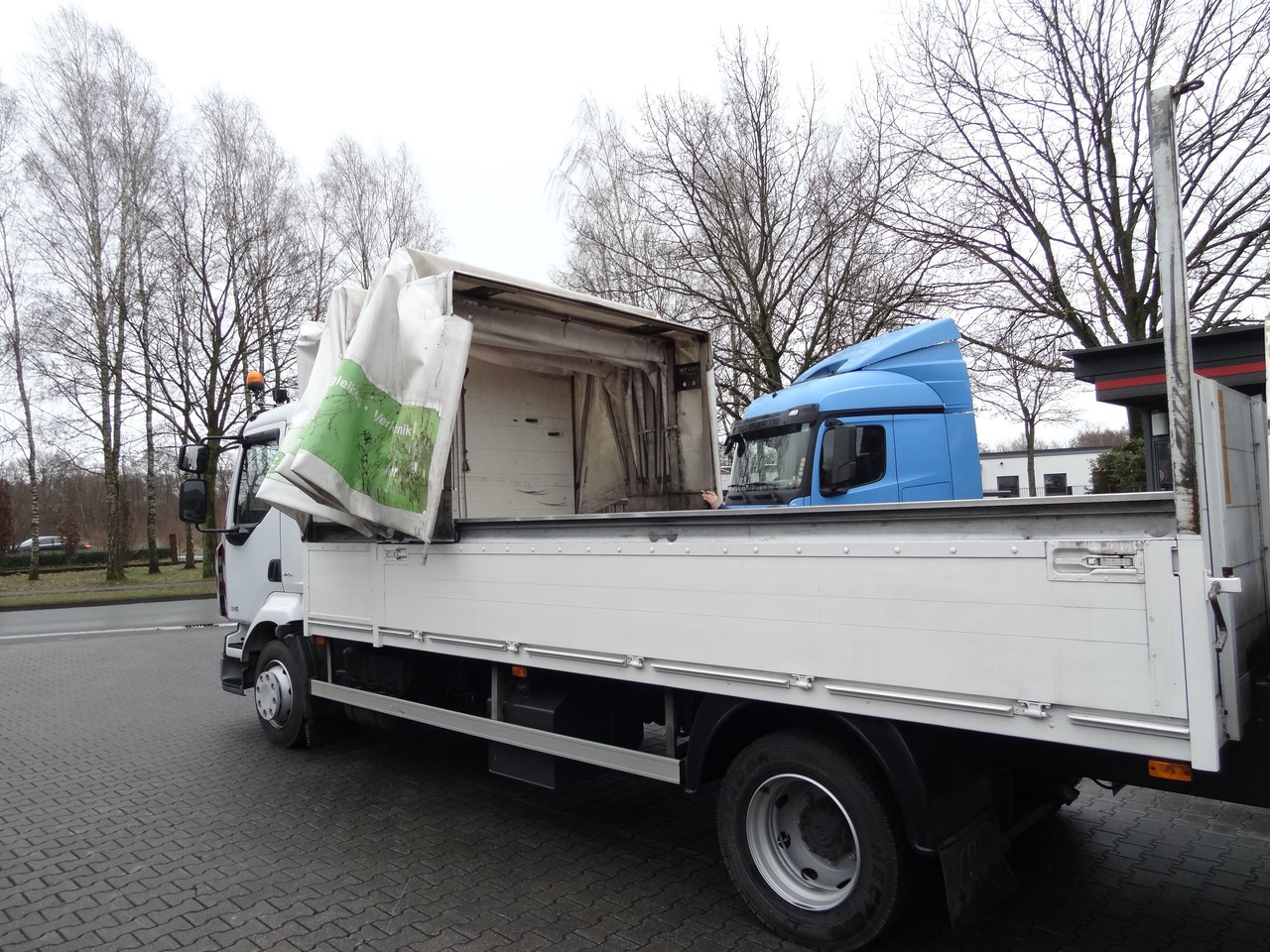 Renault Midlum 300.12 Fassi F80 - Camião de caixa aberta/ Plataforma, Camião grua: foto 3 Renault Midlum 300.12 Fassi F80 - Camião de caixa aberta/ Plataforma, Camião grua: foto 3