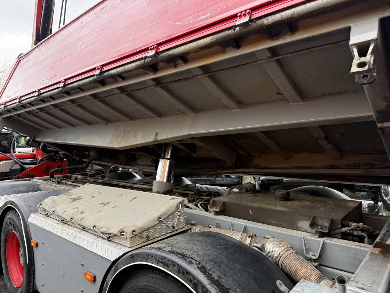 Scania R580 V8 8X4 Kipper Kran Palfinger 22002 - Camião grua, Camião basculante: foto 3 Scania R580 V8 8X4 Kipper Kran Palfinger 22002 - Camião grua, Camião basculante: foto 3