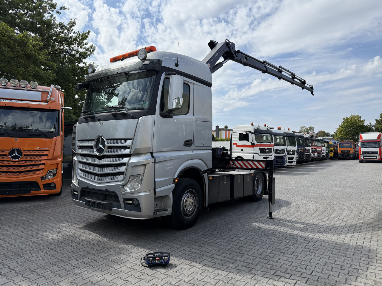 Mercedes-Benz Actros 1842LS Kran HMF 2020 bis 18 Meter - Tractor: foto 1 Mercedes-Benz Actros 1842LS Kran HMF 2020 bis 18 Meter - Tractor: foto 1