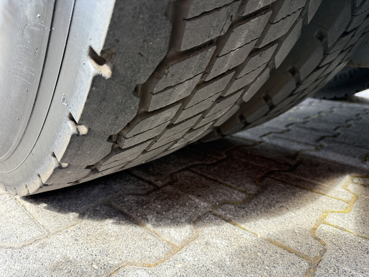 Mercedes-Benz Actros 1842LS Kran HMF 2020 bis 18 Meter - Tractor: foto 2 Mercedes-Benz Actros 1842LS Kran HMF 2020 bis 18 Meter - Tractor: foto 2