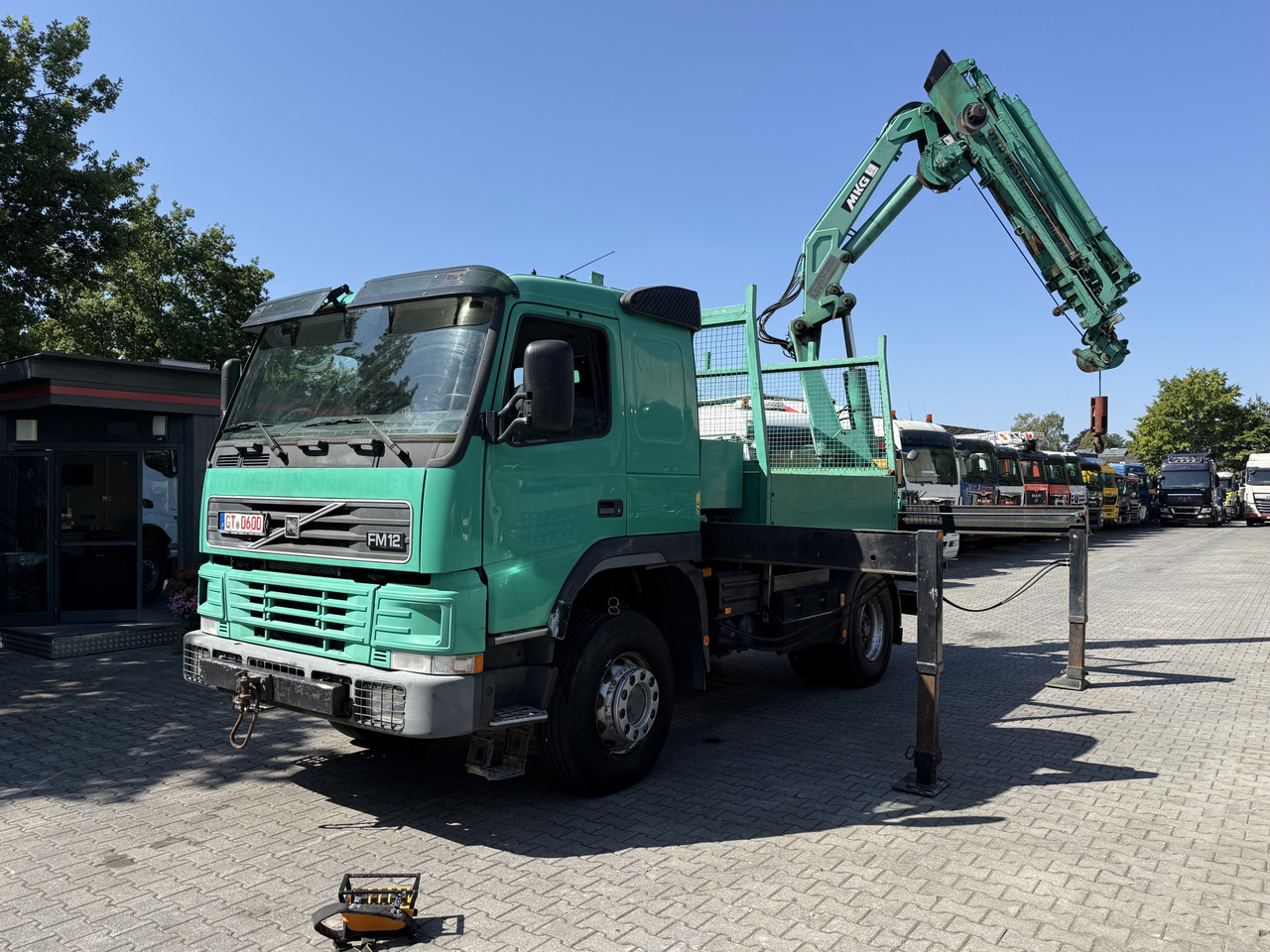 Volvo FM12 420 4X4 Kran MKG 300 bis 24 Meter - Camião grua: foto 1 Volvo FM12 420 4X4 Kran MKG 300 bis 24 Meter - Camião grua: foto 1