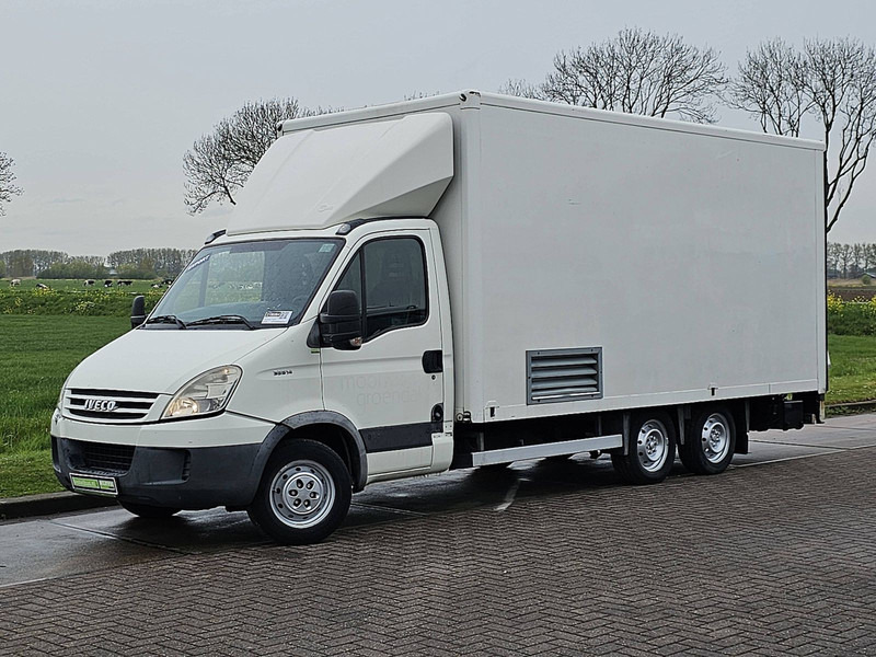 Iveco Daily 35S14 BE-COMBI Laadklep! - Carrinha de contentor: foto 2 Iveco Daily 35S14 BE-COMBI Laadklep! - Carrinha de contentor: foto 2