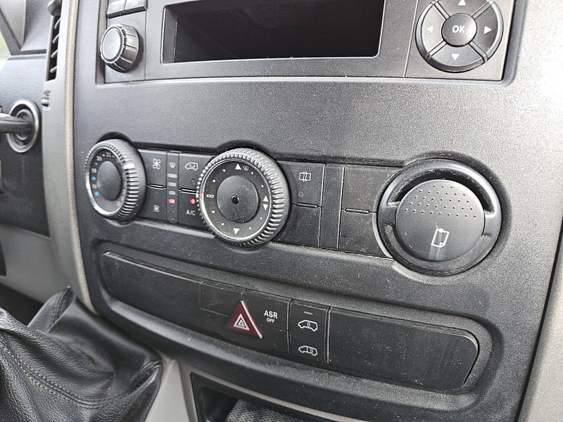 Fotografia de interior 2: Furgão Mercedes-Benz Sprinter 519 CDI 3.0 V6 L2H2