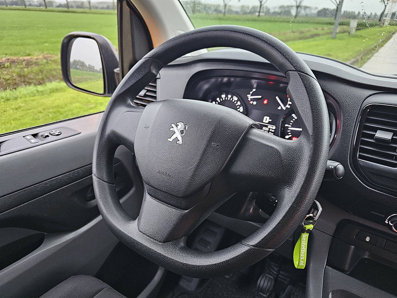 Locação financeira de Peugeot Expert 2.0 L3 XL Airco Euro6! Peugeot Expert 2.0 L3 XL Airco Euro6!: foto 10 Locação financeira de Peugeot Expert 2.0 L3 XL Airco Euro6! Peugeot Expert 2.0 L3 XL Airco Euro6!: foto 10