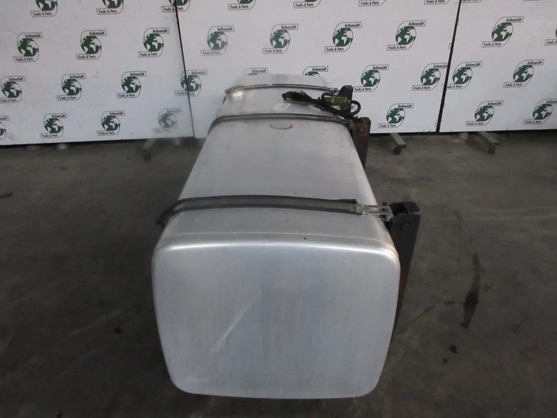 Iveco 41042847 DIESELTANK 700 LITER IVECO HI WAY MODEL 2016 EURO 6 - Tanque de combustível para Camião: foto 2 Iveco 41042847 DIESELTANK 700 LITER IVECO HI WAY MODEL 2016 EURO 6 - Tanque de combustível para Camião: foto 2