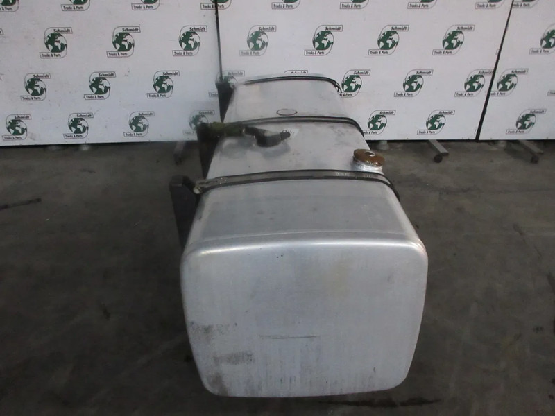 Iveco 41042847 DIESELTANK 700 LITER IVECO HI WAY MODEL 2016 EURO 6 - Tanque de combustível para Camião: foto 4 Iveco 41042847 DIESELTANK 700 LITER IVECO HI WAY MODEL 2016 EURO 6 - Tanque de combustível para Camião: foto 4
