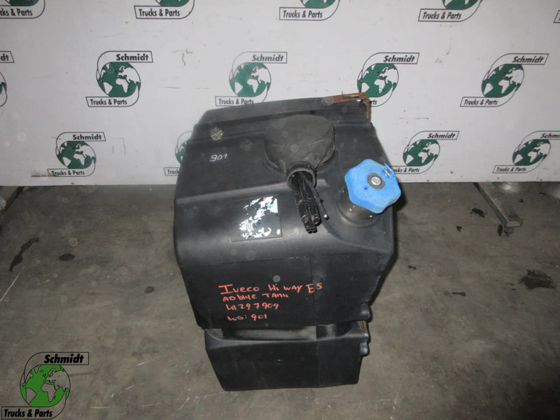 Iveco 42568926 // 41297909 AD BLUE TANK 100 LITER IVECO HI WAY EURO 6 - Tanque de combustível para Camião: foto 1 Iveco 42568926 // 41297909 AD BLUE TANK 100 LITER IVECO HI WAY EURO 6 - Tanque de combustível para Camião: foto 1